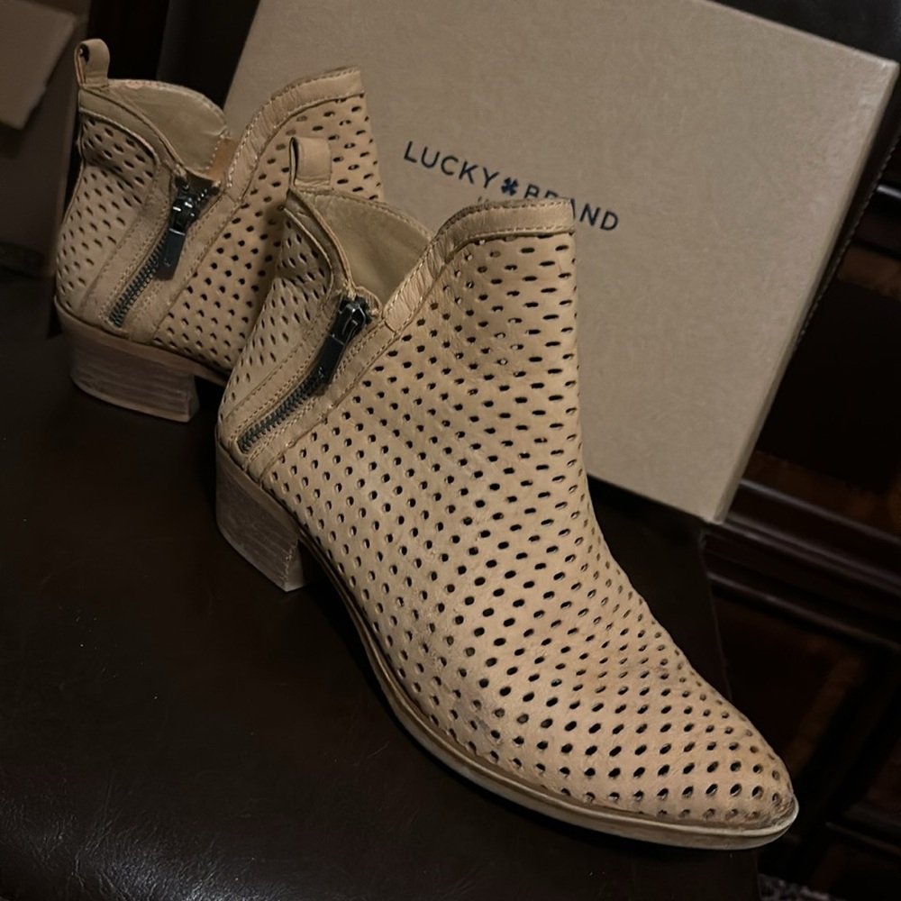 Lucky boots like new